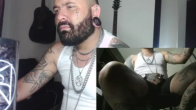 Snapshot of darkclothes chatting on 12/26/24, 02:16 darkclothes online show from 12/26/24, 02:16