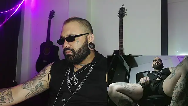 Snapshot of darkclothes chatting on 12/27/24, 08:24 darkclothes online show from 12/27/24, 08:24