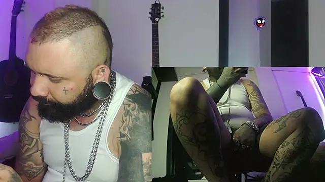 Snapshot of darkclothes chatting on 12/31/24, 03:42 darkclothes online show from 12/31/24, 03:42