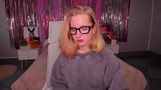 MadelineS69 online show from 03/03/25, 06:48