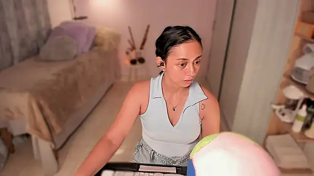 Snapshot of Aleja24Evans chatting on 03/25/26, 01:22 Aleja24Evans online show from 03/25/26, 01:22