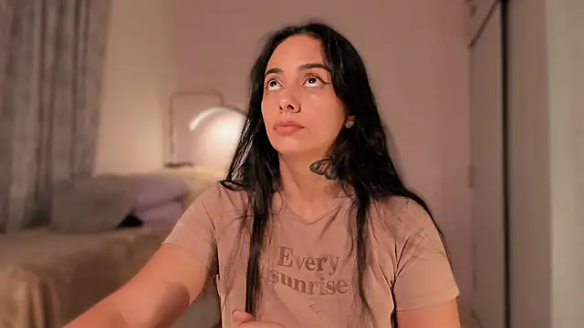 Snapshot of Aleja24Evans chatting on 04/04/26, 12:31 Aleja24Evans online show from 04/04/26, 12:31