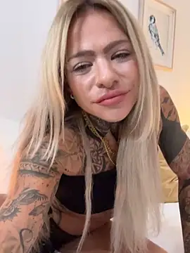 Snapshot of Divina_X_ chatting on 10/19/25, 05:24 Divina X  online show from 10/19/25, 05:24