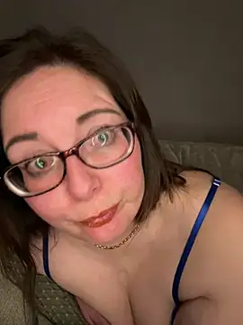 Snapshot of Ailsa_Bliss chatting on 03/08/25, 09:08 Ailsa Bliss online show from 03/08/25, 09:08