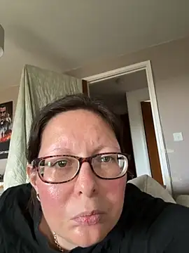 Snapshot of Ailsa_Bliss chatting on 10/04/25, 12:58 Ailsa Bliss online show from 10/04/25, 12:58