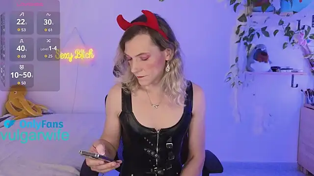 Snapshot of vulgar_wife chatting on 11/02/25, 01:24 vulgar wife online show from 11/02/25, 01:24