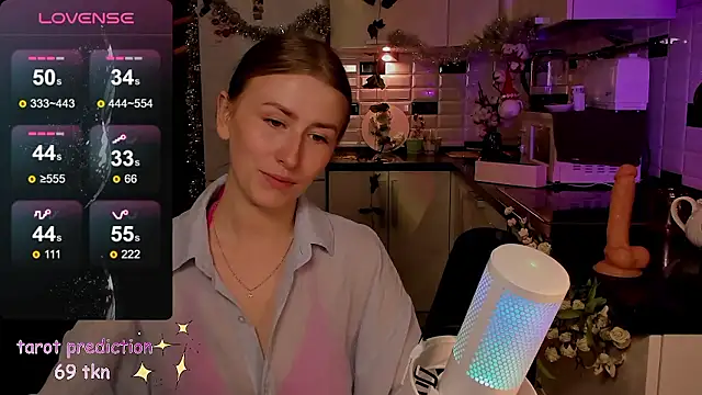 Snapshot of Emily_April chatting on 12/02/24, 02:09 Emily April online show from 12/02/24, 02:09