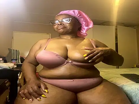 Nomthie online show from 11/12/25, 02:34