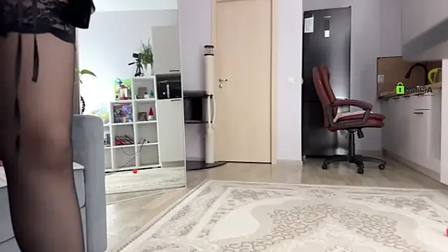 Snapshot of Victoria1Love chatting on 02/26/25, 04:35 Victoria1Love online show from 02/26/25, 04:35