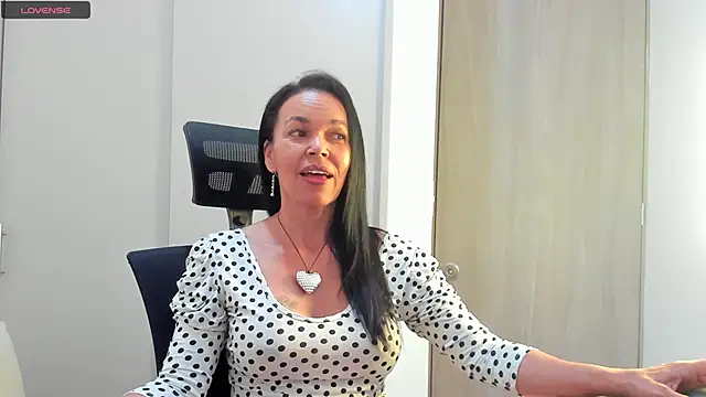 Snapshot of Evawalker_ chatting on 09/11/25, 02:55 Evawalker online show from 09/11/25, 02:55