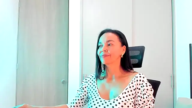 Snapshot of Evawalker_ chatting on 09/28/25, 04:23 Evawalker online show from 09/28/25, 04:23