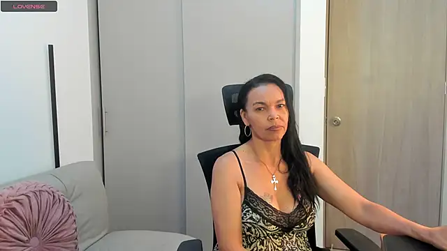 Snapshot of Evawalker_ chatting on 10/11/25, 12:54 Evawalker online show from 10/11/25, 12:54