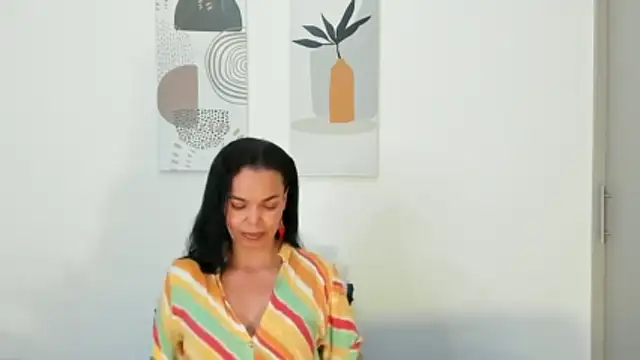 Snapshot of Evawalker_ chatting on 12/04/25, 03:27 Evawalker online show from 12/04/25, 03:27