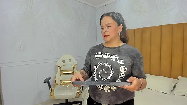 Daphne81  online show from 01/29/25, 02:19