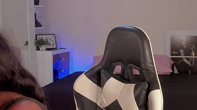 SavannahWildee online show from 12/06/24, 07:23