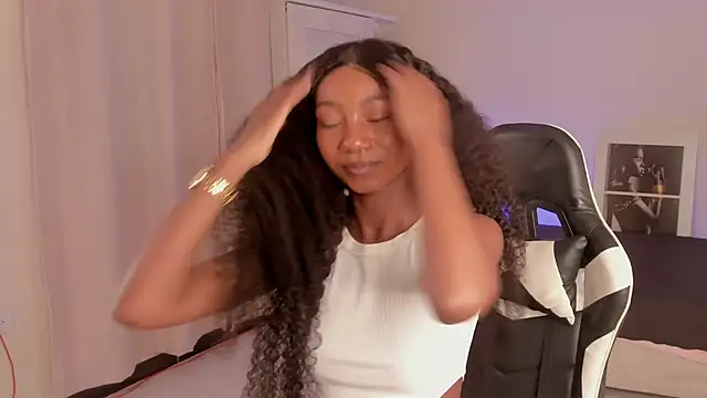 SavannahWildee online show from 12/21/24, 09:25