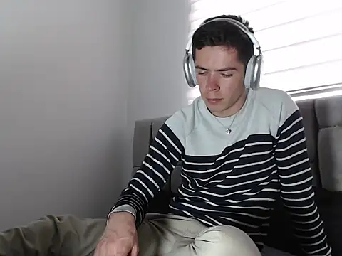 Snapshot of Eliantg chatting on 12/28/24, 09:19 Eliantg online show from 12/28/24, 09:19