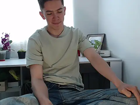 Snapshot of Eliantg chatting on 11/15/25, 04:25 Eliantg online show from 11/15/25, 04:25