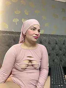 Snapshot of Layla_kaderr chatting on 04/14/26, 11:22 Layla kaderr online show from 04/14/26, 11:22