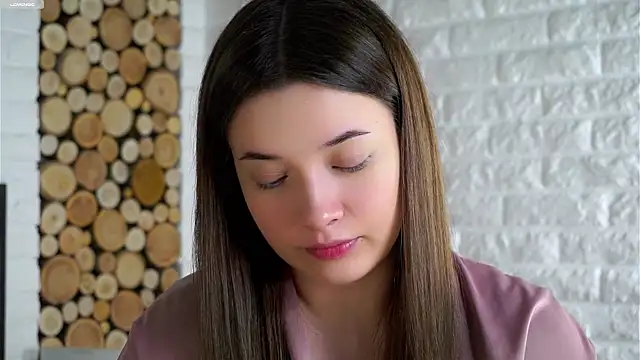 Snapshot of LowOncoming chatting on 12/20/25, 03:35 LowOncoming online show from 12/20/25, 03:35