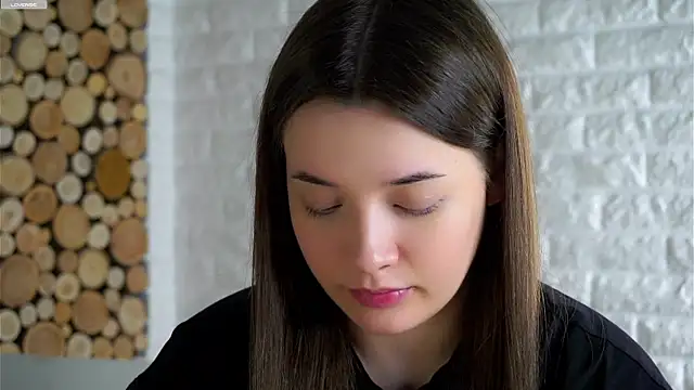 Snapshot of LowOncoming chatting on 12/22/25, 02:52 LowOncoming online show from 12/22/25, 02:52