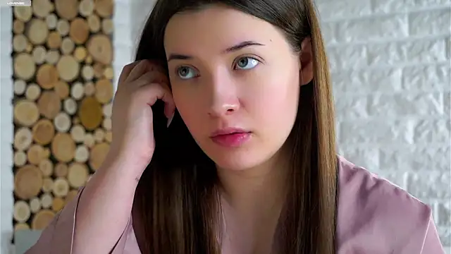 Snapshot of LowOncoming chatting on 12/23/25, 02:09 LowOncoming online show from 12/23/25, 02:09