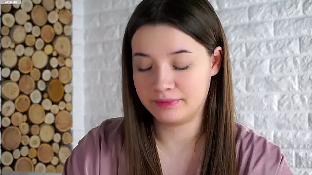 Snapshot of LowOncoming chatting on 01/06/26, 02:15 LowOncoming online show from 01/06/26, 02:15