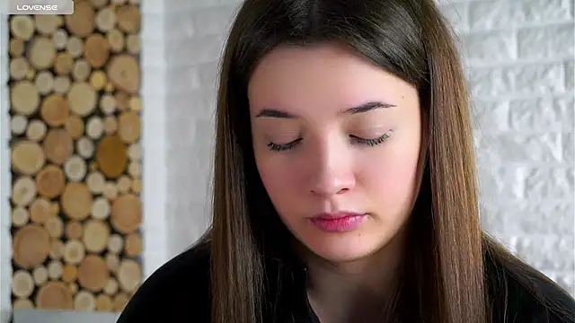 Snapshot of LowOncoming chatting on 01/08/26, 02:03 LowOncoming online show from 01/08/26, 02:03