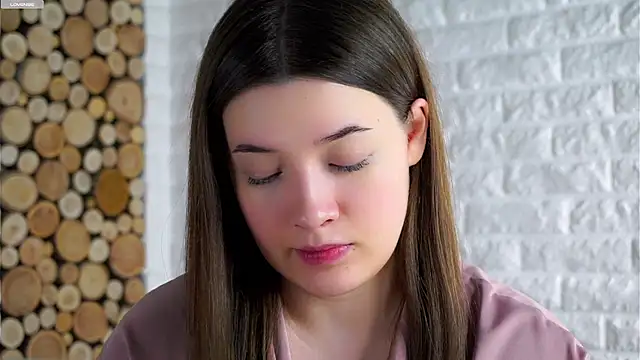 Snapshot of LowOncoming chatting on 01/13/26, 02:50 LowOncoming online show from 01/13/26, 02:50