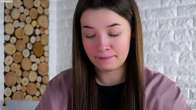 Snapshot of LowOncoming chatting on 01/17/26, 02:05 LowOncoming online show from 01/17/26, 02:05