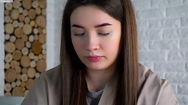 Snapshot of LowOncoming chatting on 02/07/26, 02:04 LowOncoming online show from 02/07/26, 02:04