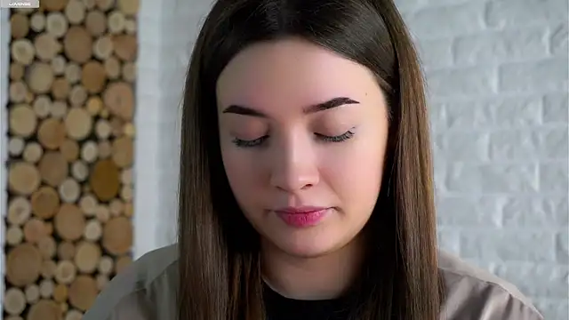 Snapshot of LowOncoming chatting on 02/10/26, 02:04 LowOncoming online show from 02/10/26, 02:04