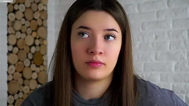 Snapshot of LowOncoming chatting on 02/18/26, 02:18 LowOncoming online show from 02/18/26, 02:18