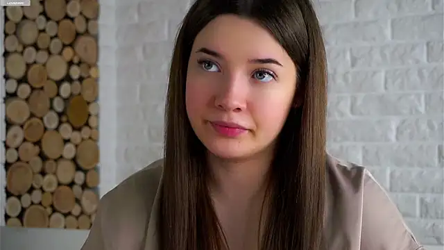 Snapshot of LowOncoming chatting on 02/19/26, 02:07 LowOncoming online show from 02/19/26, 02:07