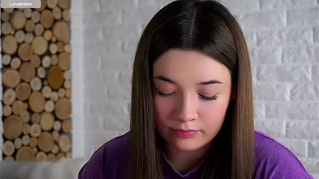 Snapshot of LowOncoming chatting on 02/24/26, 01:58 LowOncoming online show from 02/24/26, 01:58