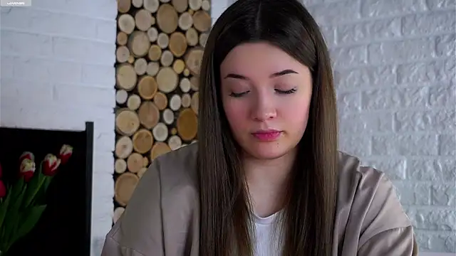 Snapshot of LowOncoming chatting on 03/07/26, 02:08 LowOncoming online show from 03/07/26, 02:08