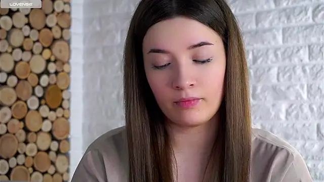 Snapshot of LowOncoming chatting on 03/18/26, 03:42 LowOncoming online show from 03/18/26, 03:42