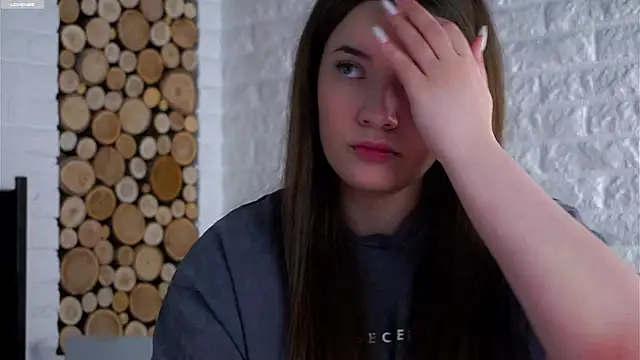 Snapshot of LowOncoming chatting on 03/20/26, 02:05 LowOncoming online show from 03/20/26, 02:05