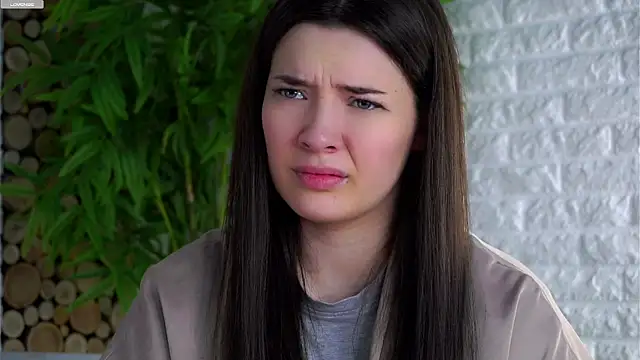 Snapshot of LowOncoming chatting on 03/24/26, 03:33 LowOncoming online show from 03/24/26, 03:33