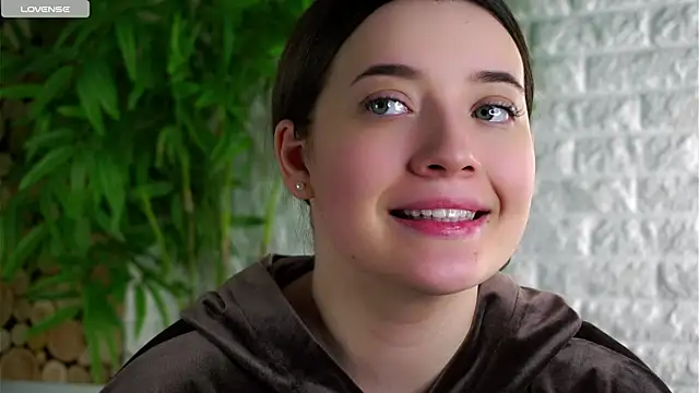 Snapshot of LowOncoming chatting on 03/30/26, 04:46 LowOncoming online show from 03/30/26, 04:46