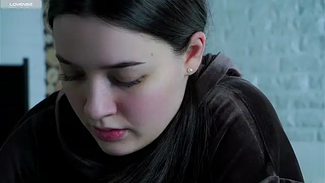 Snapshot of LowOncoming chatting on 04/01/26, 02:12 LowOncoming online show from 04/01/26, 02:12