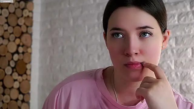 Snapshot of LowOncoming chatting on 04/03/26, 02:09 LowOncoming online show from 04/03/26, 02:09