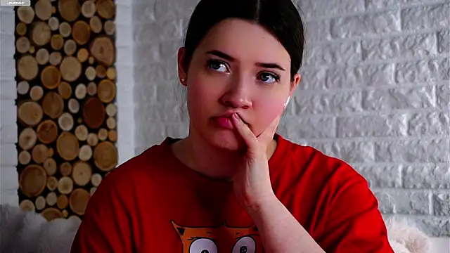 Snapshot of LowOncoming chatting on 04/07/26, 03:29 LowOncoming online show from 04/07/26, 03:29