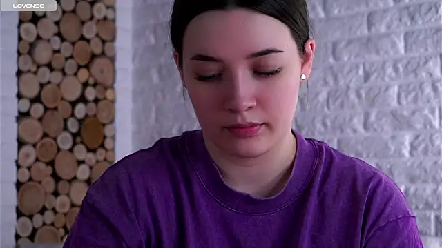 Snapshot of LowOncoming chatting on 04/09/26, 02:22 LowOncoming online show from 04/09/26, 02:22