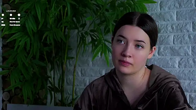 Snapshot of LowOncoming chatting on 04/28/26, 01:37 LowOncoming online show from 04/28/26, 01:37