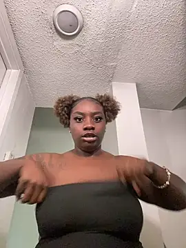 Snapshot of LillShayy chatting on 04/20/26, 10:33 LillShayy online show from 04/20/26, 10:33