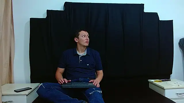 Hot-Couple--18 online show from 02/02/25, 08:30