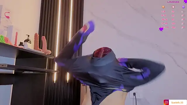 Scarlet Red  online show from 11/21/25, 12:04