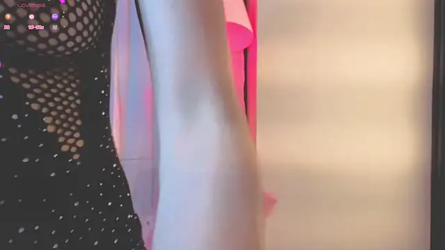 Scarlet Red  online show from 03/02/26, 12:12