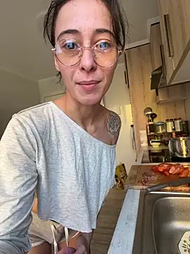 Snapshot of SOFIASWEETSECRETT chatting on 11/12/25, 11:21 SOFIASWEETSECRETT online show from 11/12/25, 11:21